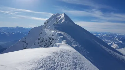 Le Grand Combin et de belles corniches depuis l'Aiguille du Croissant